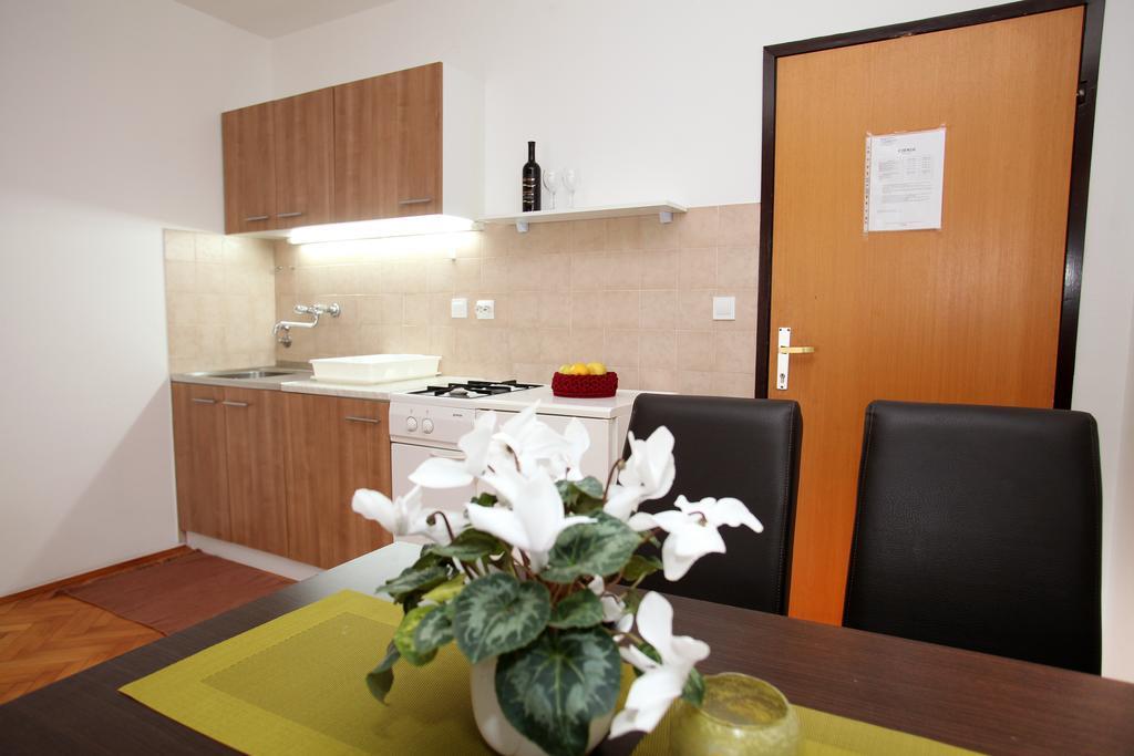 Apartments Victoria トロギール エクステリア 写真